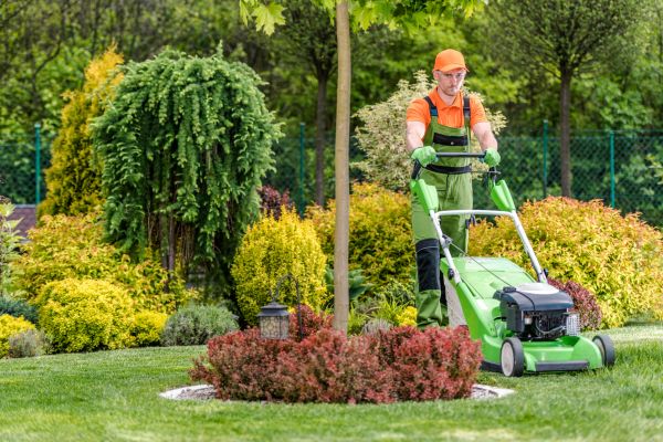 Commercial Yard Maintenance in Riverton